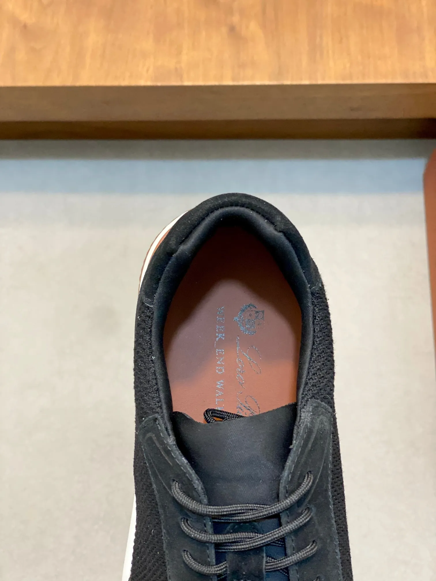 Factory price: 480💰 Loro Piana - Classic casual shoes, men's lace-up casual shoes and sneakers, high-quality lightweight and comfortable fabrics, suitable for outdoor leisure, the color scheme is young and energetic, and it looks great with sportswear or casual suits! Code number: 38-44 (45, 46, can be customized)